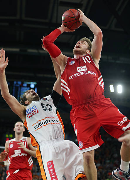 不只有赖于 不只有赖于