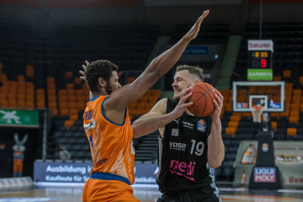 展现出强大 展现出强大